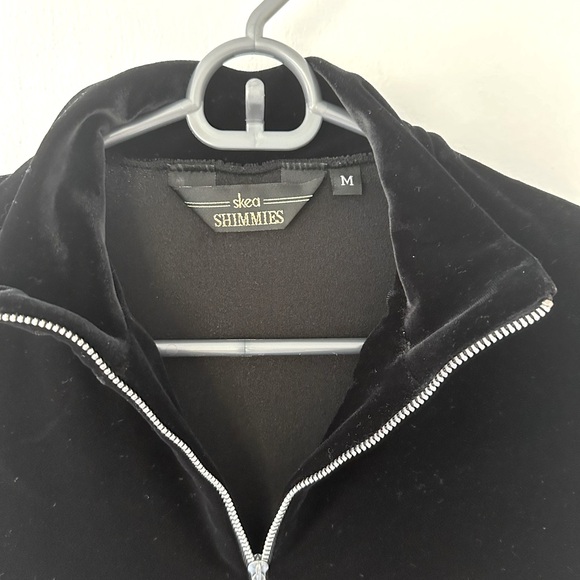 SKEA SHIMMIES Fitted Black Velvet Mock Neck Pullover 🖤 Size M - Picture 3 of 5